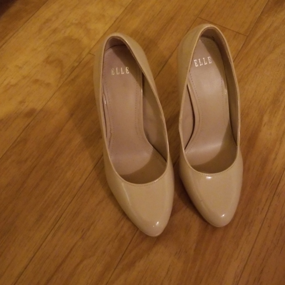 Elle high heels, nude, size 6